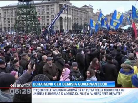 Ucrainenii cer demisia guvernanţilor