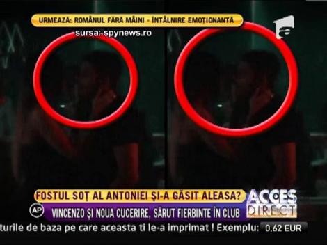 Vincenzo, fostul soţ al Antoniei, surprins în momente tandre cu o domişoară