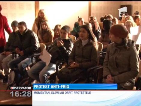 Protest anti-frig în curetea unui liceu din Târgovişte