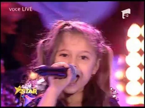 Gasca ei nu poate sa stea linistita: Teodora Tanasa, o voce desprinsa din trupa Hi-Q, la numai cinci ani