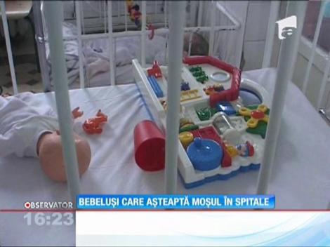 Bebeluşi care aşteaptă Moşul în spitale