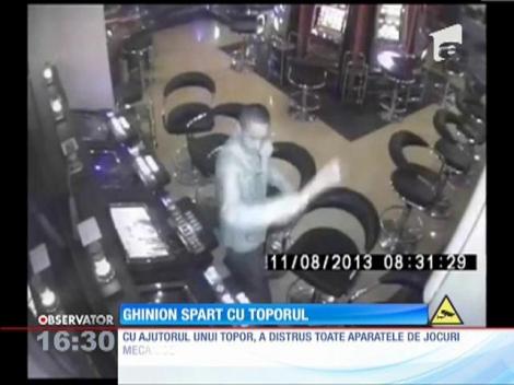 Cazinou distrus cu toporul