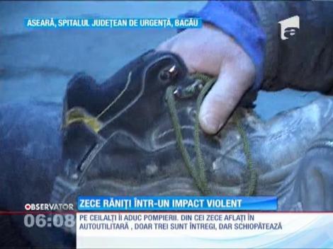 Accident rutier grav pe o şosea din judeţul Bacau! O autoutilitară plina cu muncitori a intrat intr-un TIR