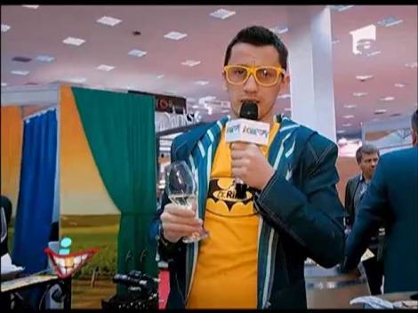 Dl. Rimă s-a cam cherchelit puţin la salonul de... vin! "De la Tonciu, azi, servim: Năsoasă de Bohotin"