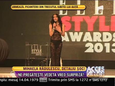 Mihaela Rădulescu, cu abdomenul la vedere