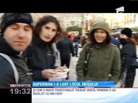 Superman de România, cel mai simpatic ghid al Târgului de Crăciun din centrul Capitalei