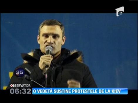 Actriţa americană Hayden Panettiere s-a alăturat manifestanţilor pro-europeni de la Kiev