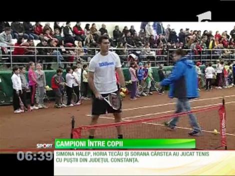 Simona Halep şi Horia Tecău au dat lecții de tenis puştilor din Constanţa.