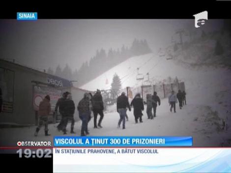 300 de turişti au rămas blocaţi în Pasul Tihuţa, din cauza căderilor masive de zăpadă