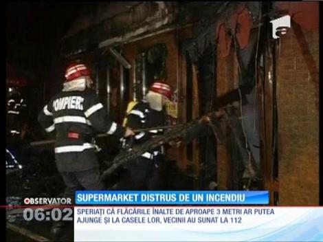 Un supermarket şi o brutărie din Târgu-Jiu, mistuite de flăcări