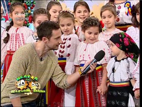 Grupul Folcloric de copii "Mlădiţe Ilfovene", în aşteptarea lui Moş Crăciun