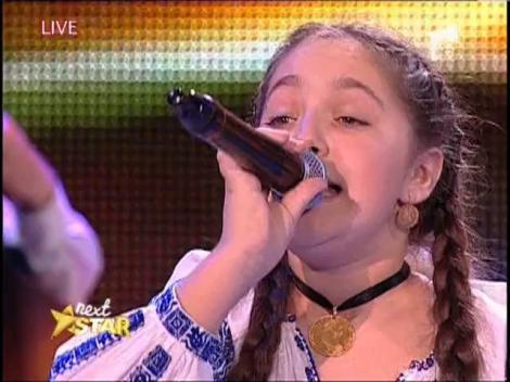 Cu mama sa alaturi, Antonia Stoian a cantat la nuca de-a rasunat platoul!