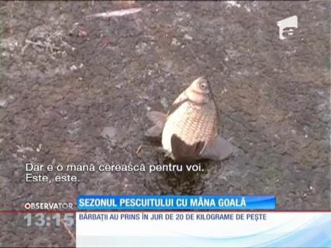 Mai mulţi buzoieni s-au dus să scormonească într-un lac secat după peşti