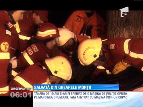 A intrat cu maşina într-un copac, de frica politiştilor