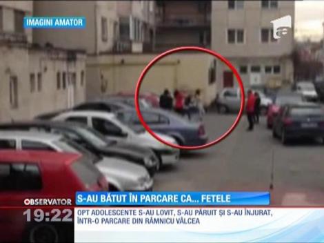 Bătaie între fete într-o parcare din Râmnicu Vâlcea