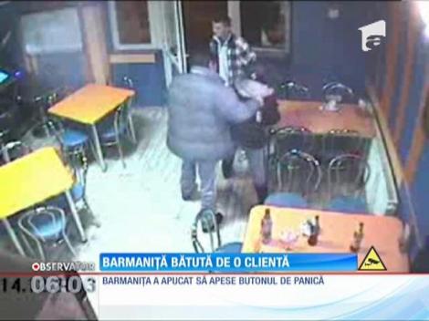 Dej: O barmaniţă a fost luată la bătaie de o clientă care a băut prea multe pahare cu bere