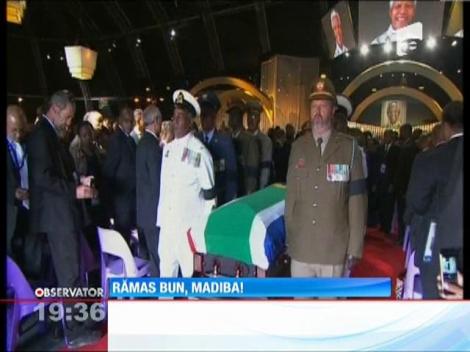 Nelson Mandela a fost condus pe ultimul drum