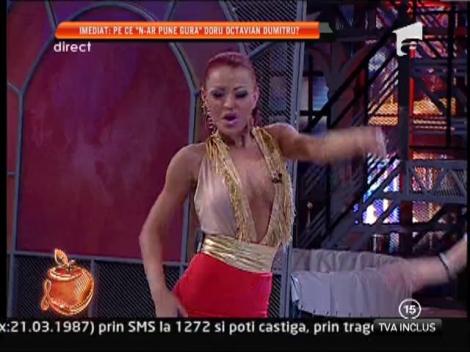 Iarna nu vine niciodată pentru ele! Ana Maria Mocanu şi Loredana Chivu, păcătos de apetisante, în cele mai scurte rochițe!