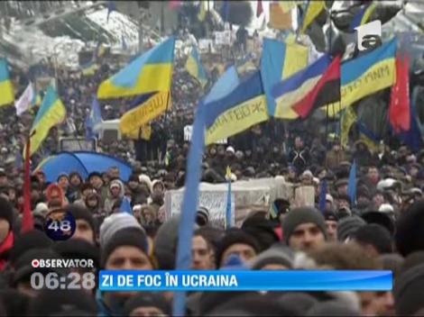 Sute de mii de oameni au cerut demisia actualei guvernări în Ucraina