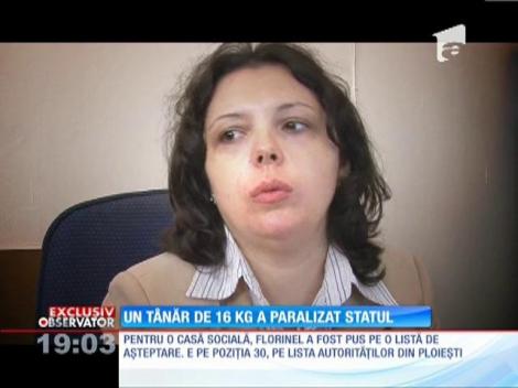 Are la 18 ani şi cântăreşte doar 16 kilograme!