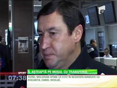 Daniel Niculae, cadoul rapidiştilor de Moş Crăciun! Viorel Moldovan s-a implicat în negocieri