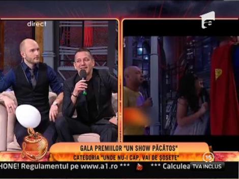 Categoria "Unde nu-i cap, vai de şosete" este câştigată de Costin Mărculescu