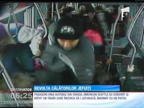 Un tânăr jefuitor din Seattle a fost bătut crunt de pasagerii unui autobuz