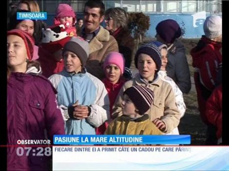 La Timișoara, Moș Crăciun a venit cu parașuta!