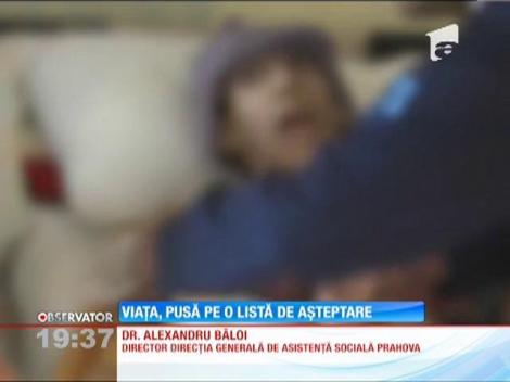 Băiatul din Ploieşti, care la 18 ani cântăreşte cât un copil de 3, nu este o prioritate pentru autorităţi