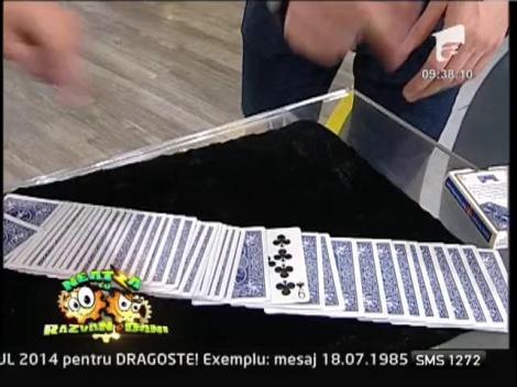 Sosia lui Dani, Andrei Gîrjob, face trucuri cu cărțile