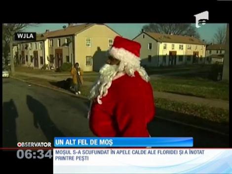 Moș Crăciun a făcut schi nautic pentru relaxare!