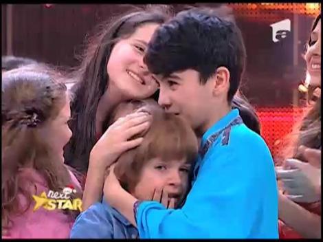 Teodora Sava si "Uriasii" au castigat editia speciala de Craciun, pentru copiii din comuna Glodeanu