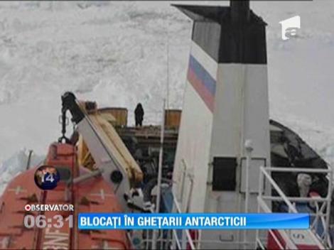O navă rusească, blocată în ghețarii Antarcticii