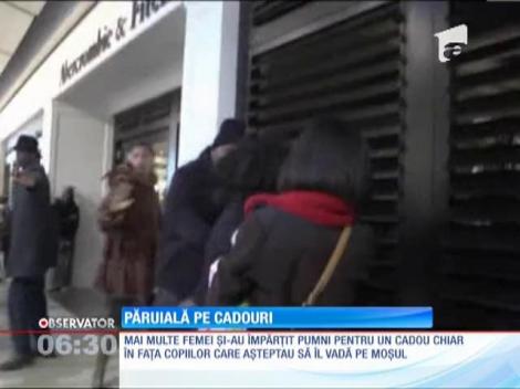 Mai multe femei s-au luat la bătaie pentru un cadou, într-un magazin din SUA