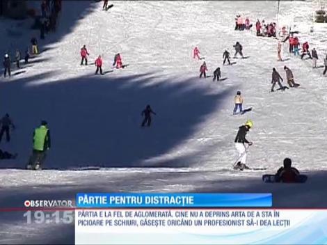 Turiștii au umplut pârtiile de la munte