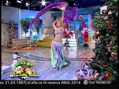 VIDEO! Jasmine a dansat pe ritmuri orientale în toiul iernii