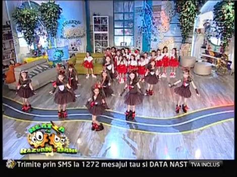 Fetiţele de la Bucharest Sport Club au menţinut prin dans spiritul Crăciunului