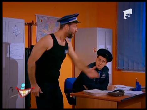 Criza a lovit în plin! Poliţiştii au primit doar jumătate din uniformă