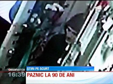 Un bărbat de 90 de ani a pus pe fugă un hoţ care voia să îi jefuiască spălătoria