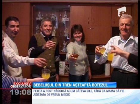 Bebeluşul abandonat în toaleta unui tren aşteaptă botezul