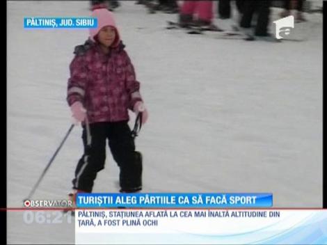Turiştii aleg pârtiile ca să facă sport