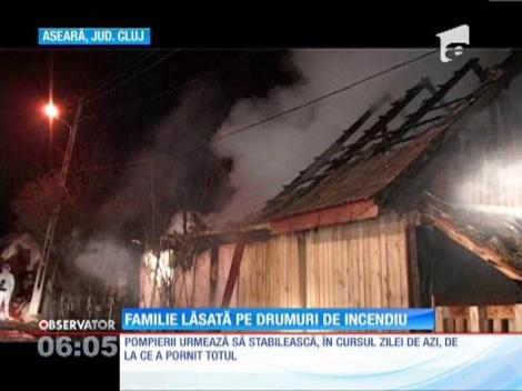 Familie lăsată pe drumuri de incendiu
