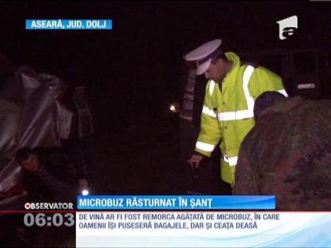 Un microbuz care trebuia să ajungă în Italia s-a răsturntat într-un șanț