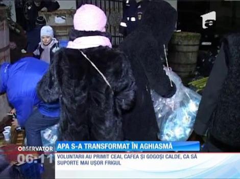 Credincioşii sărbătoresc, astăzi, Boboteaza