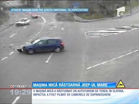 Maşina mică răstoarnă jeep-ul mare! Accident spectaculos în Slatina
