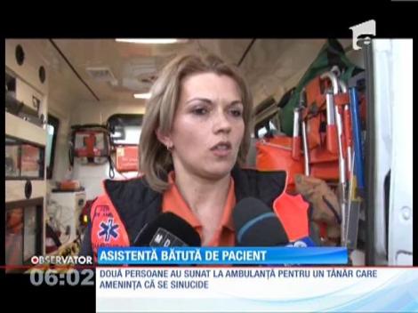 O asistentă de pe o ambulanţă a fost bătută de un tânăr în stare de ebrietate