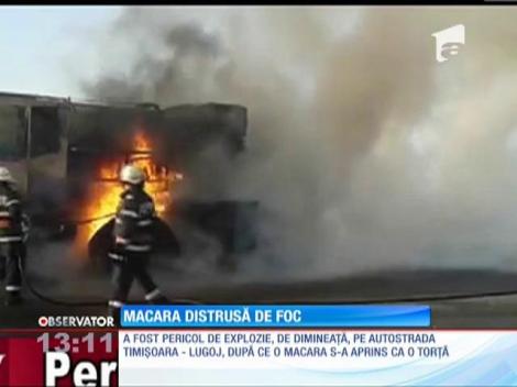 Macara distrusă de foc pe Autostrada Timişoara - Lugoj