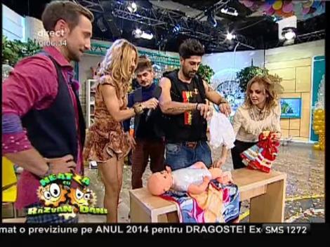 Connect-R schimbă scutece în direct!