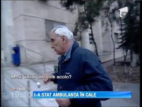 Ambulanţă tamponată în curtea şcolii