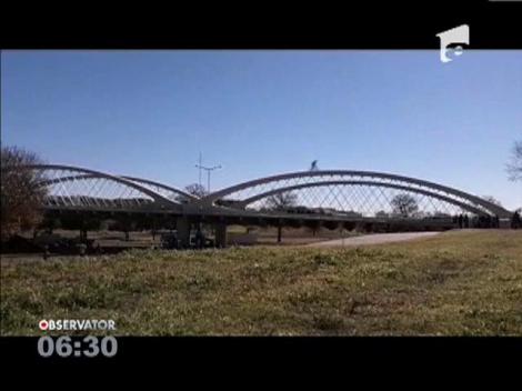 Un cascador din Statele Unite a găsit un loc mai puţin obişnuit pentru a se antrena cu bicicleta